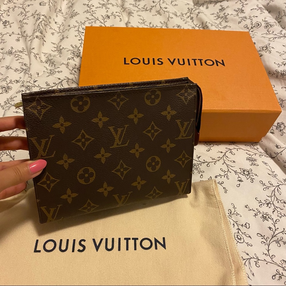 Louis Vuitton Toiletry pouch 19